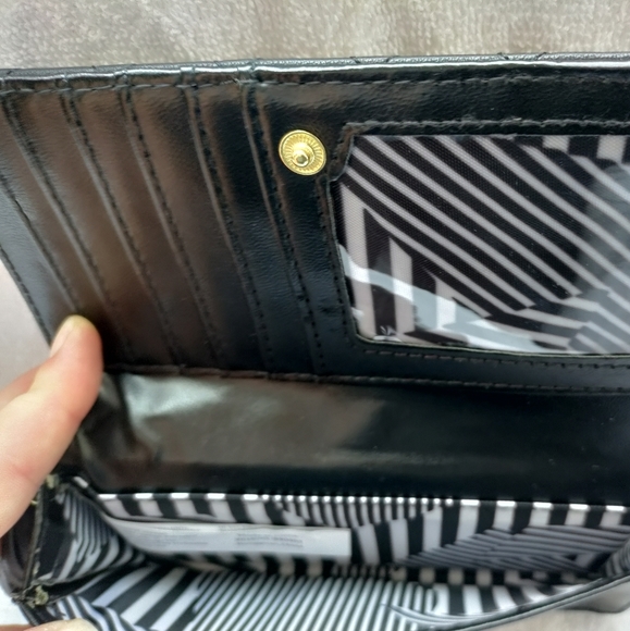 🆕Nanette Lepore | Quilted USB Cell Phone Charging Wristlet Wallet Black & Gold - Picture 11 of 16